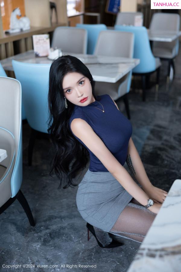 小娜比  [XiuRen]高清写真图 2024.08.29 No.9082 娜比 美腿黑丝第27张图片